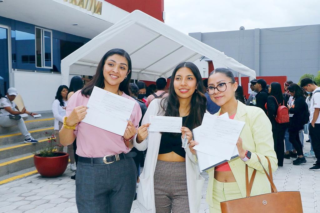 Beneficia UATx a estudiantes con la entrega de más de tres mil becas